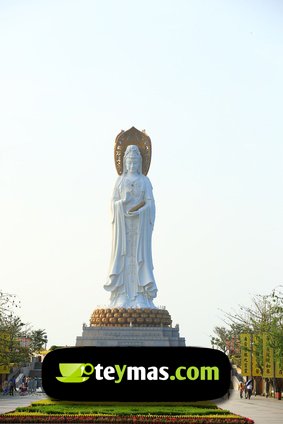 Estatua de Kuan Yin en la isla de Hainan, China